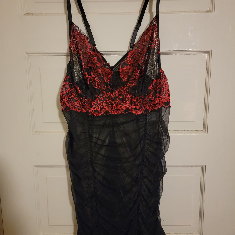 Elegant Black and Red Lace Chemise